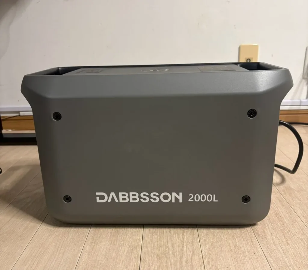 僕が使っているDabbsson 2000Lの側面とDABBSSONのロゴ